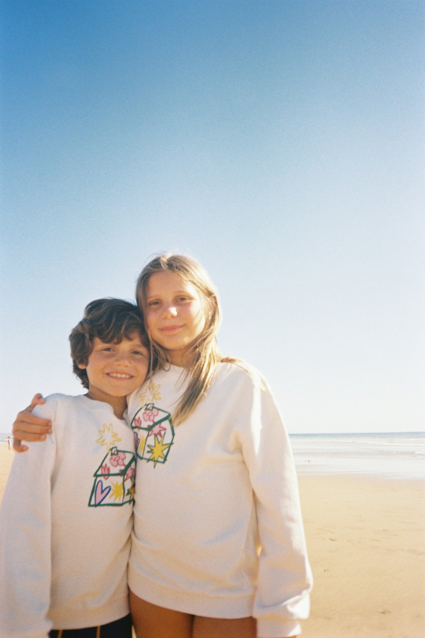 RAÍZES KIDS SWEATSHIRT | OFF-WHITE