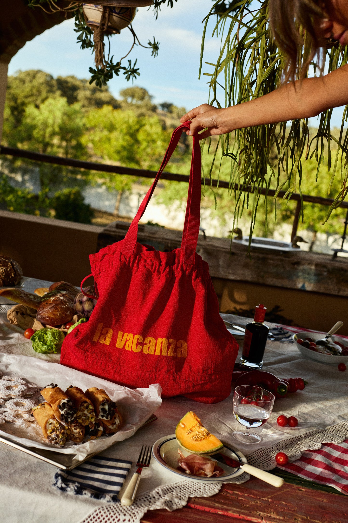 LA VACANZA TOTE BAG | VELVET BORDEAUX